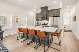 Martha's - Image 4