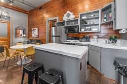 Starlet:Downtown Bryan on Main Street, 2nd floor, 2 King Beds - Image 5