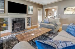 The Nook: 1st Floor, Near A&M, Comfy King Beds - Image 2