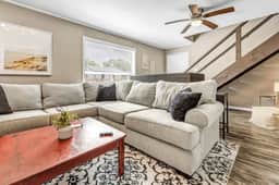 St Simons: 3 Bedroom, Walk to A&M, King Beds - Image 5