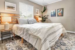 St Simons: 3 Bedroom, Walk to A&M, King Beds - Image 3