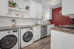 Legends: 1st Floor/2 Bdrm, Walk to A&M, King Beds - Image 4