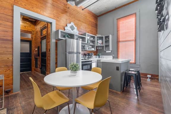 Starlet:Downtown Bryan on Main Street, 2nd floor, 2 King Beds - Image 2