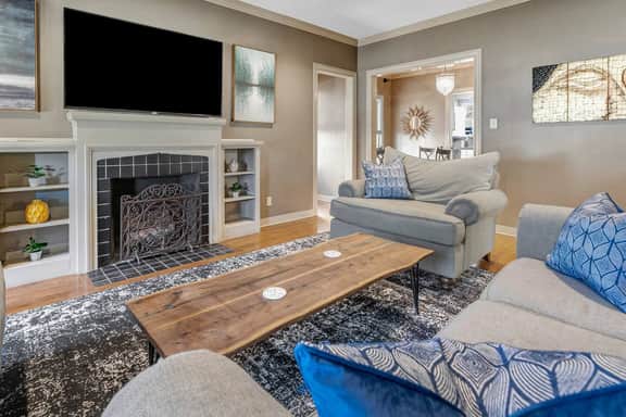 The Nook: 1st Floor, Near A&M, Comfy King Beds - Image 2