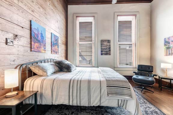 Satchmo: Downtown Bryan-Main Street, 2nd floor, King Beds - Image 4
