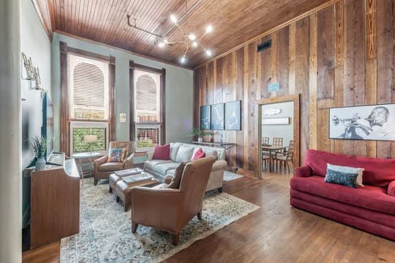 Satchmo: Downtown Bryan-Main Street, 2nd floor, King Beds - Image 1